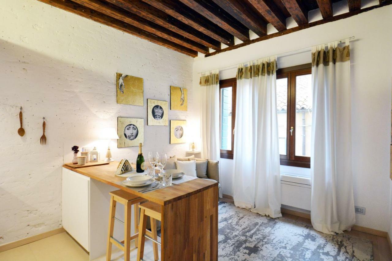 - Biennale 1 - 2 - 3 * Venise